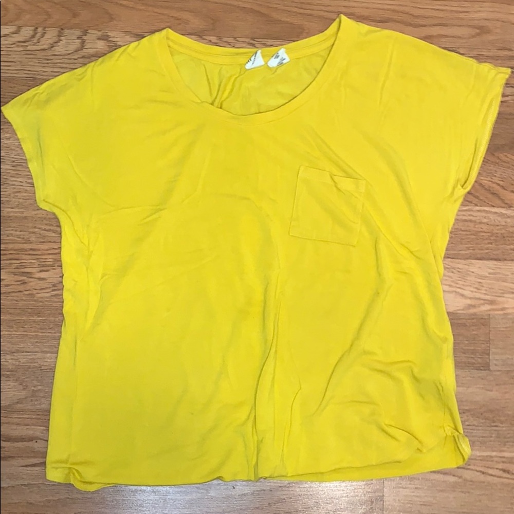 Front pocket tee